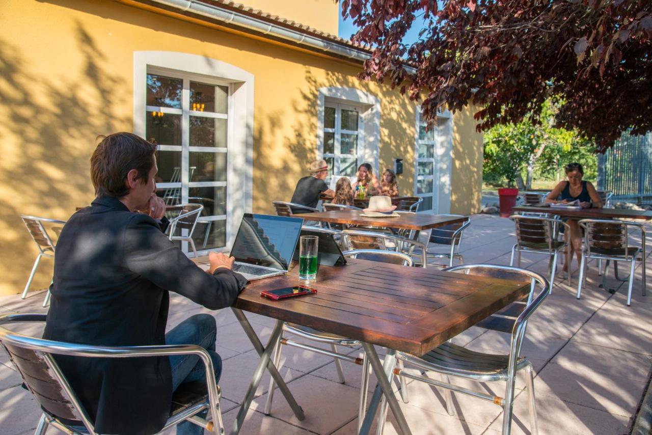 ホテル Ibis Manosque Cadarache エクステリア 写真