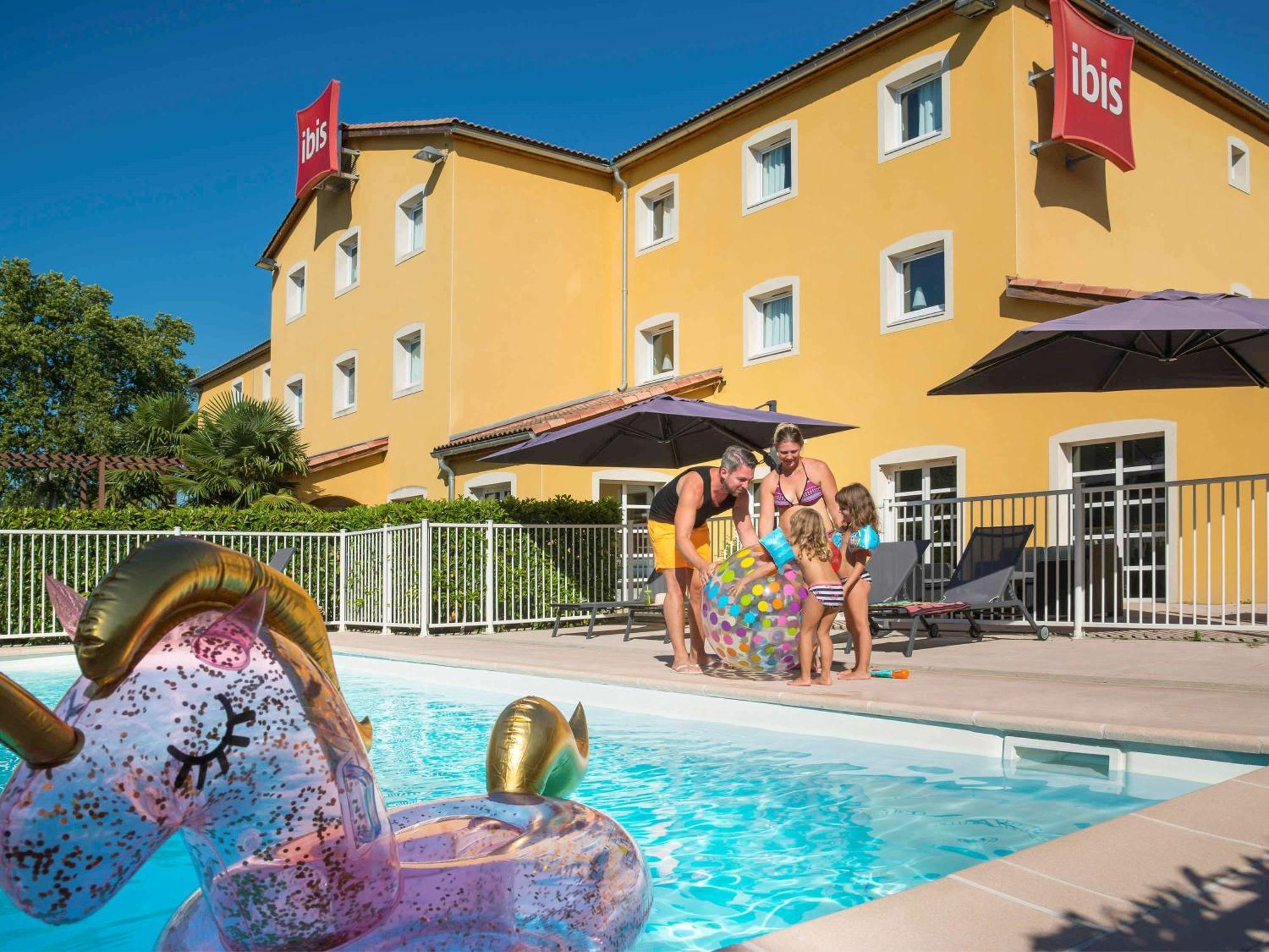 ホテル Ibis Manosque Cadarache エクステリア 写真