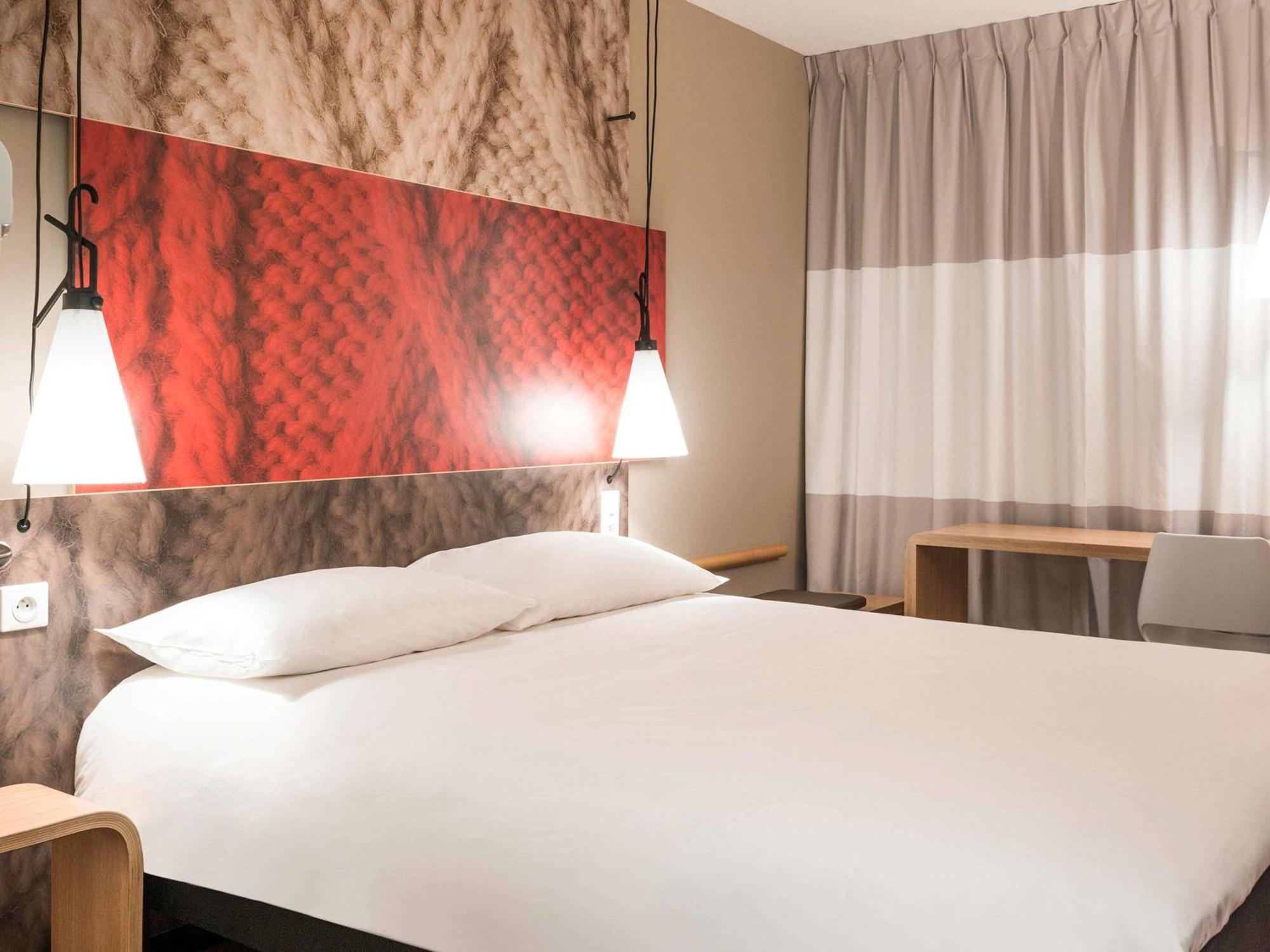 ホテル Ibis Manosque Cadarache エクステリア 写真