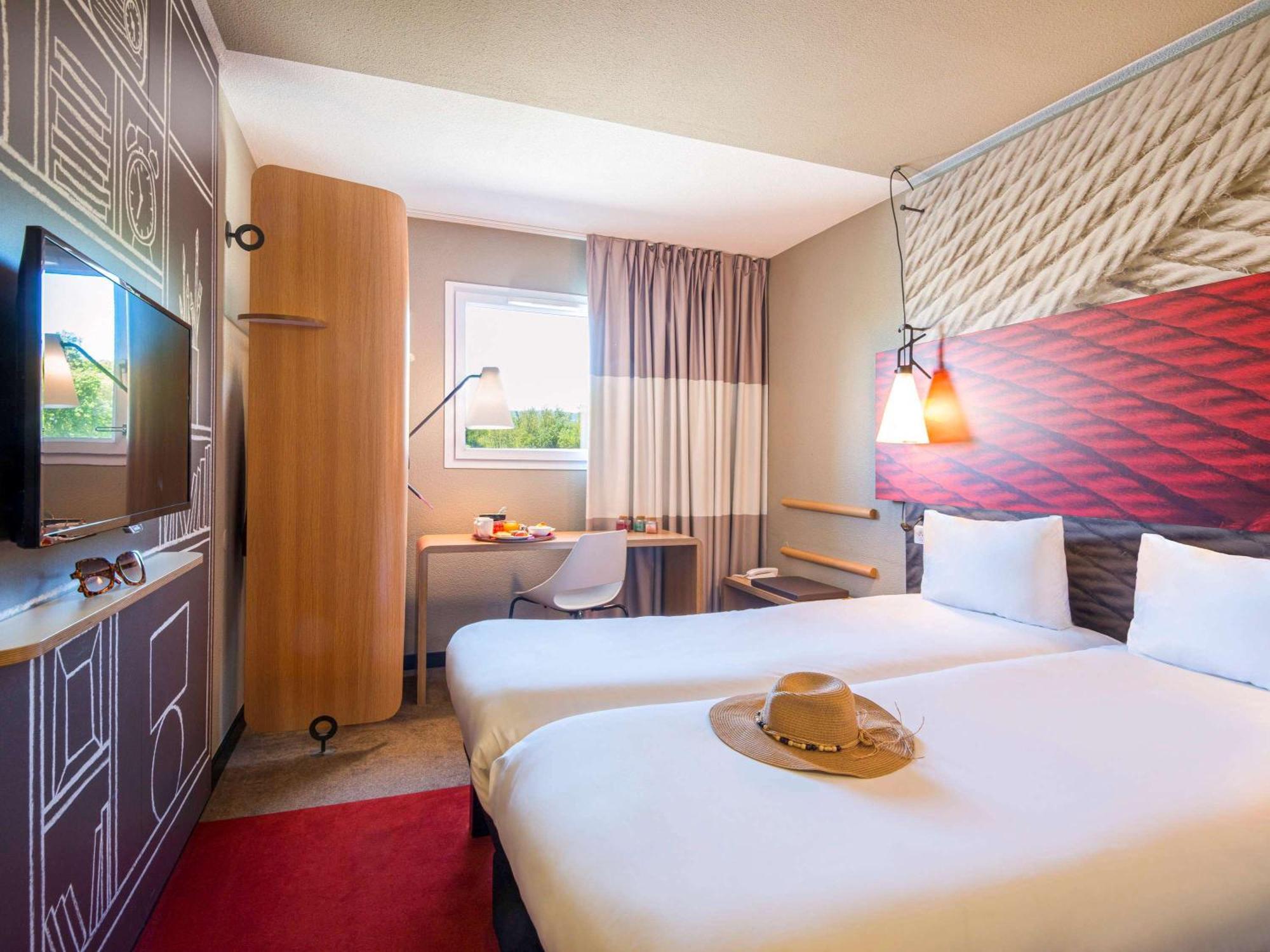 ホテル Ibis Manosque Cadarache エクステリア 写真