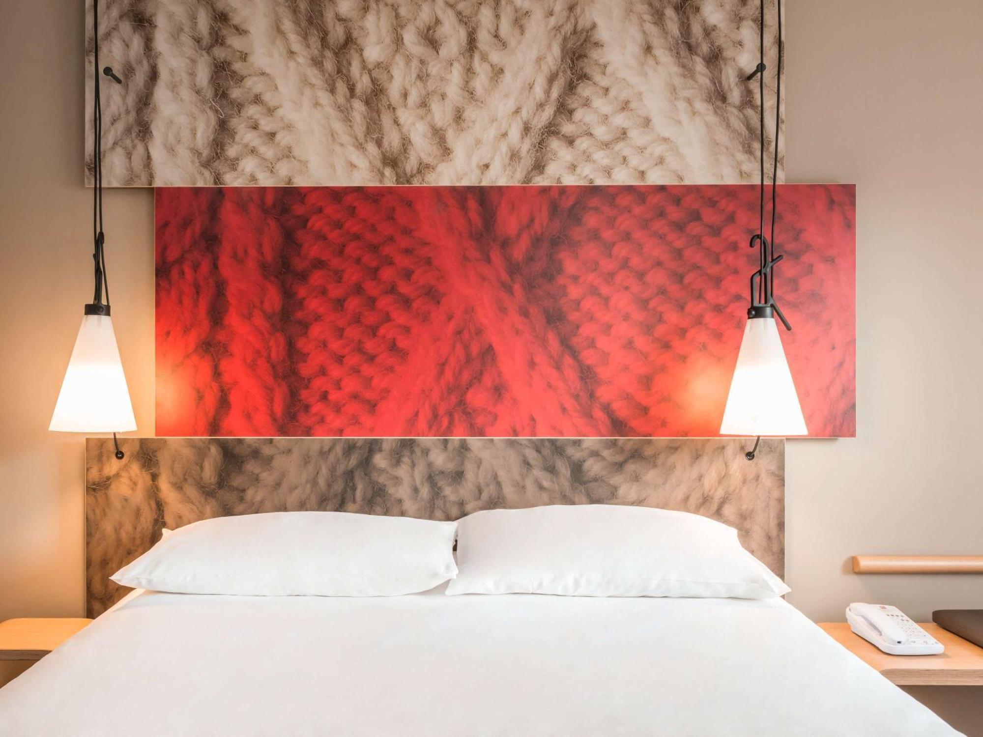 ホテル Ibis Manosque Cadarache エクステリア 写真