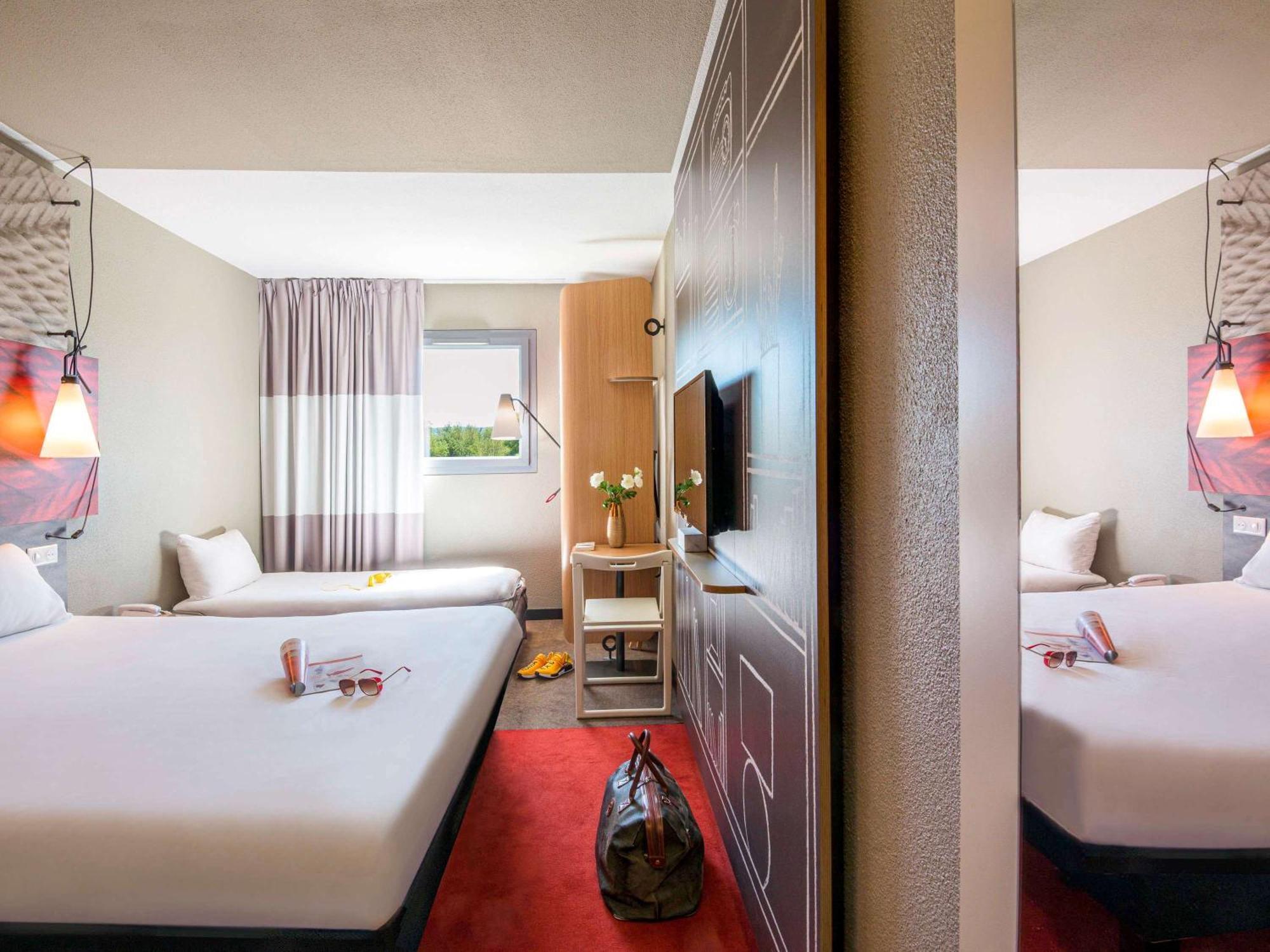 ホテル Ibis Manosque Cadarache エクステリア 写真