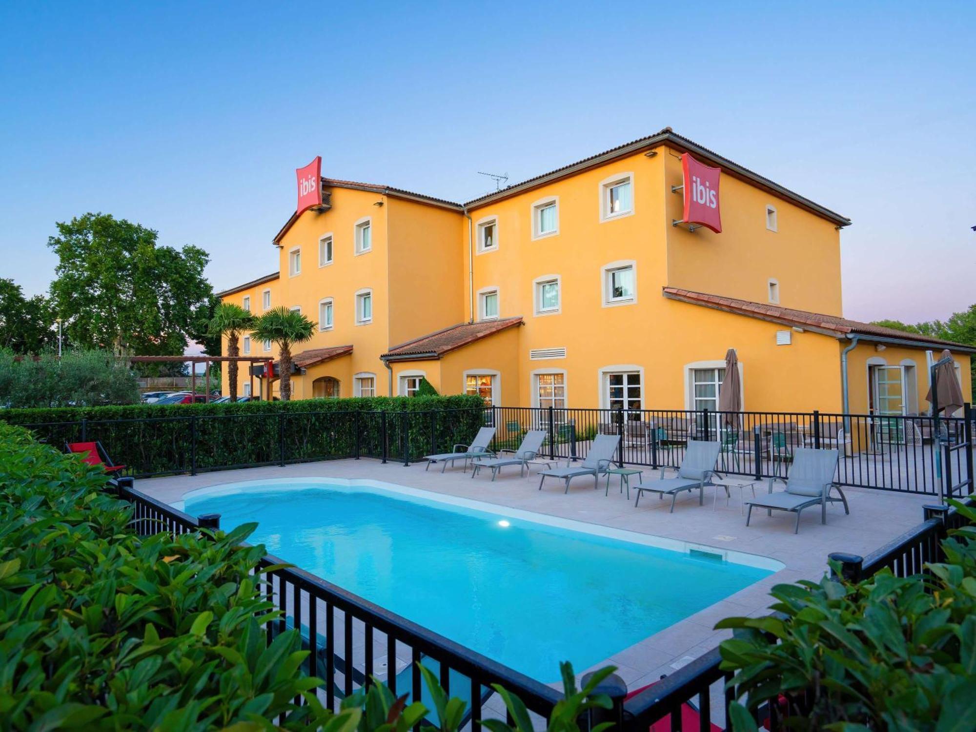 ホテル Ibis Manosque Cadarache エクステリア 写真
