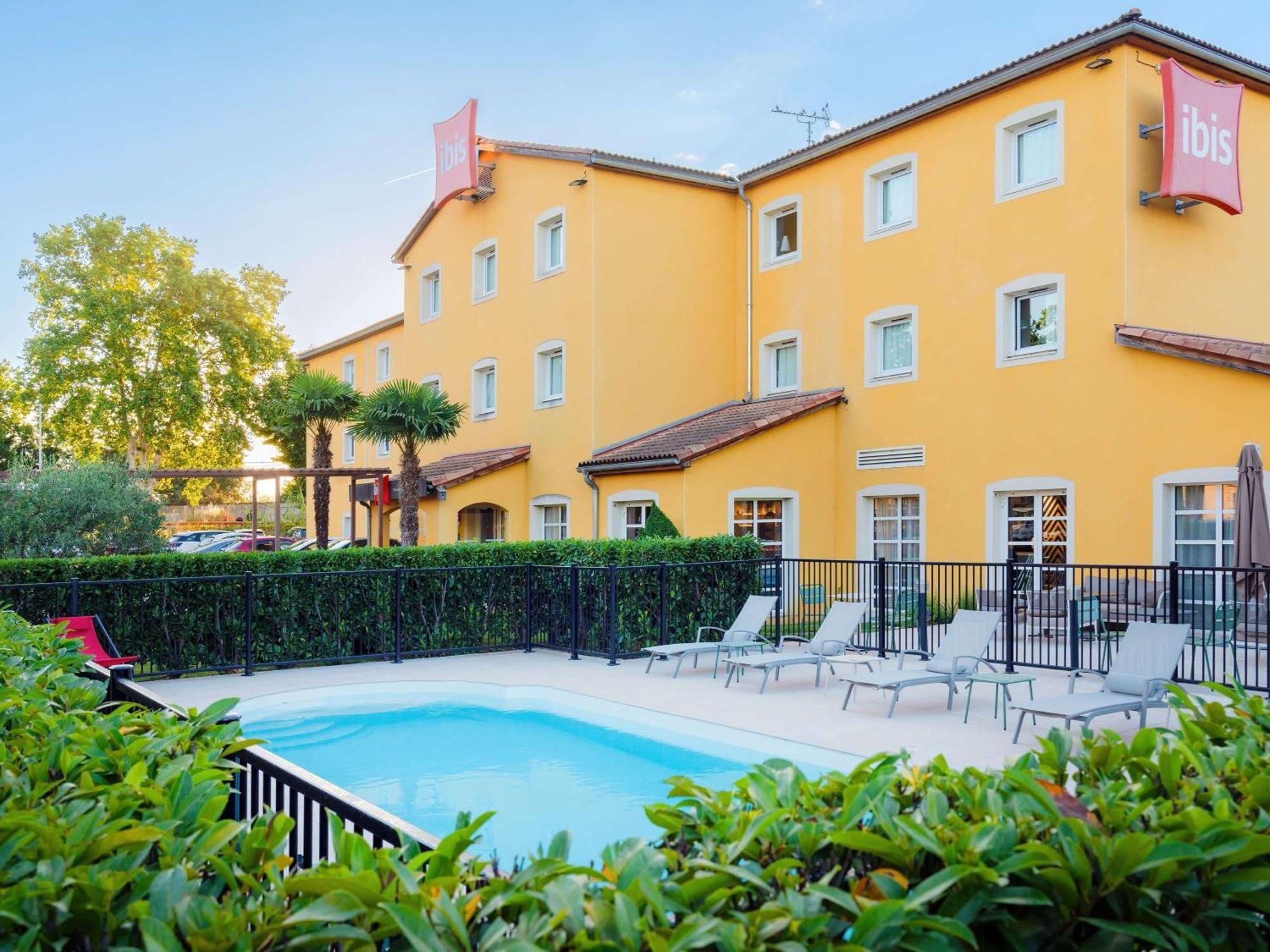 ホテル Ibis Manosque Cadarache エクステリア 写真