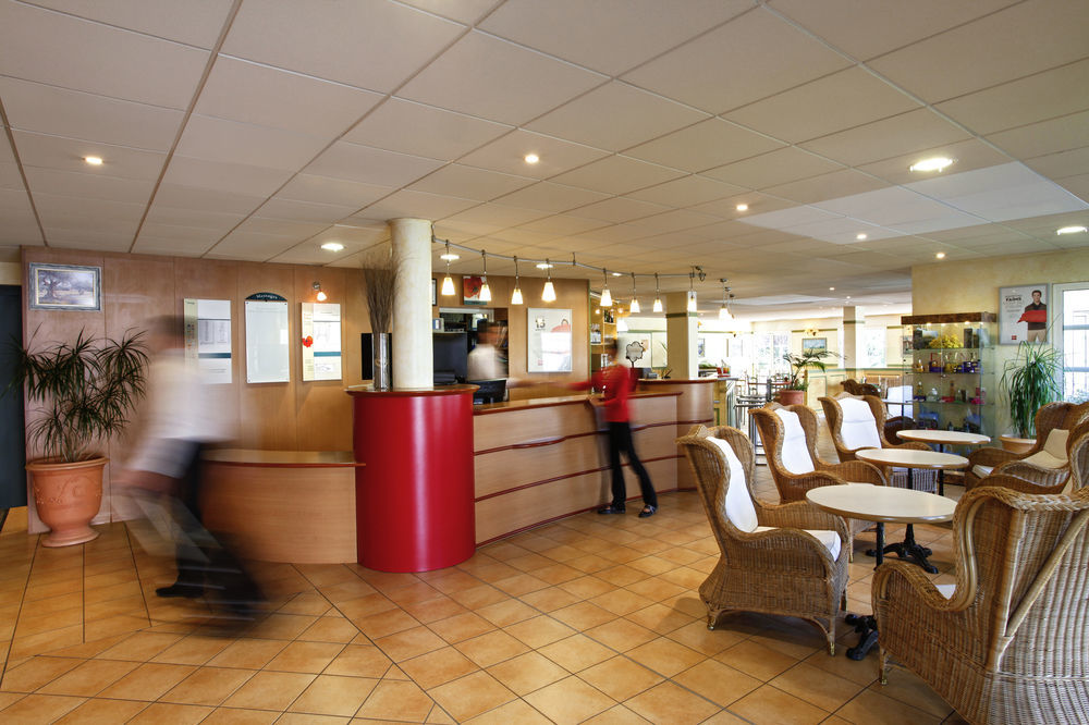 ホテル Ibis Manosque Cadarache エクステリア 写真