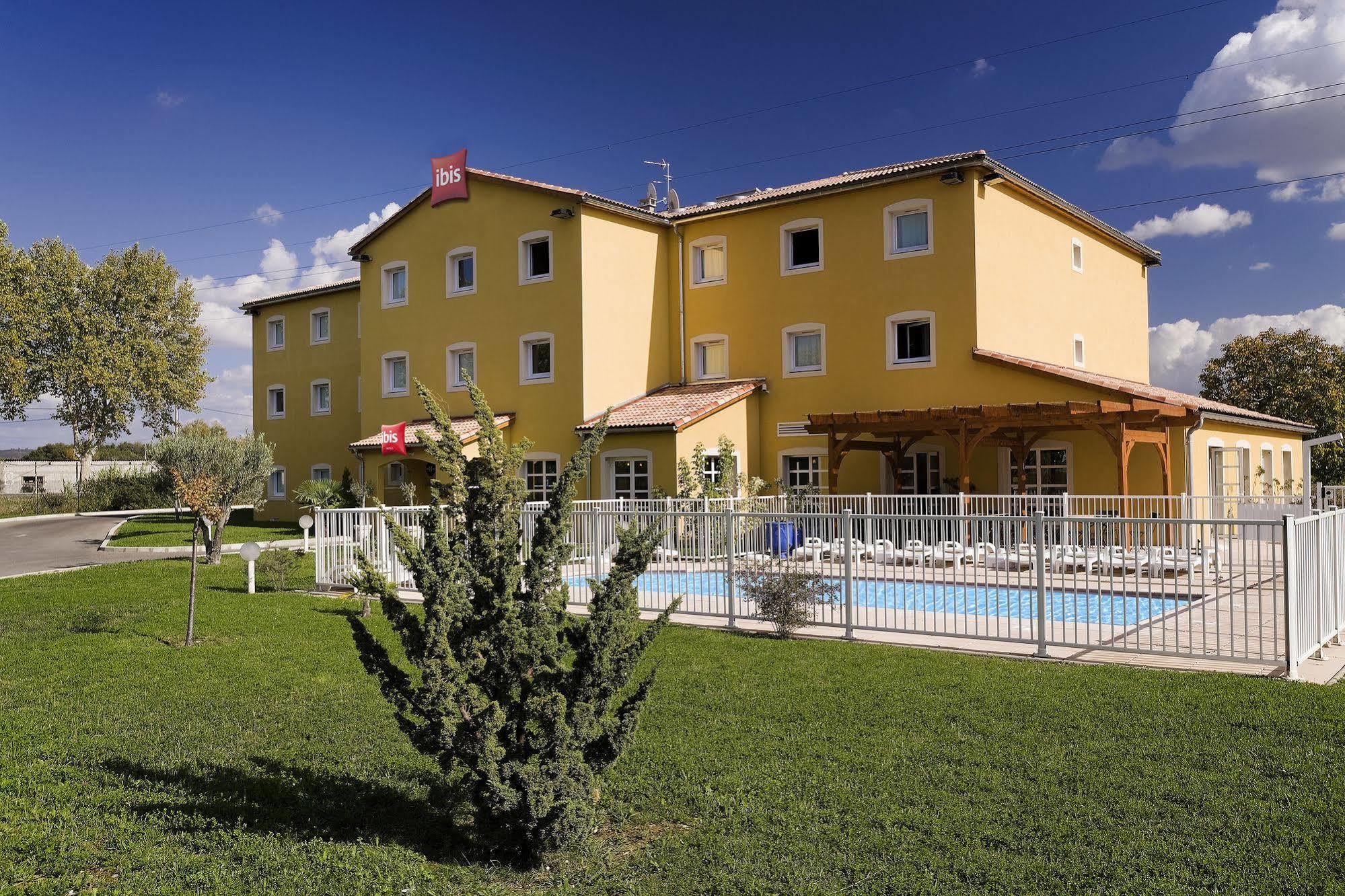 ホテル Ibis Manosque Cadarache エクステリア 写真